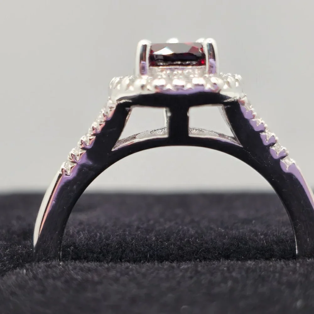 Red Garnet &‎ White Zircon Sterling Silver Ring Size 7